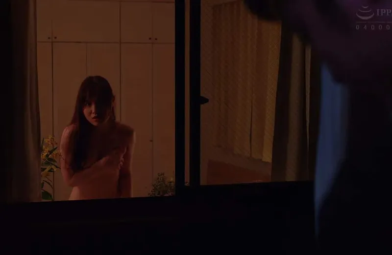 Em hotgirl cạnh nhà người chồng ông xã cạnh nhà thường xuyên thay đồ ở ngay cửa sổ